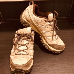 Merrell Brand waterproof women’s Hiking Shoes 9.5